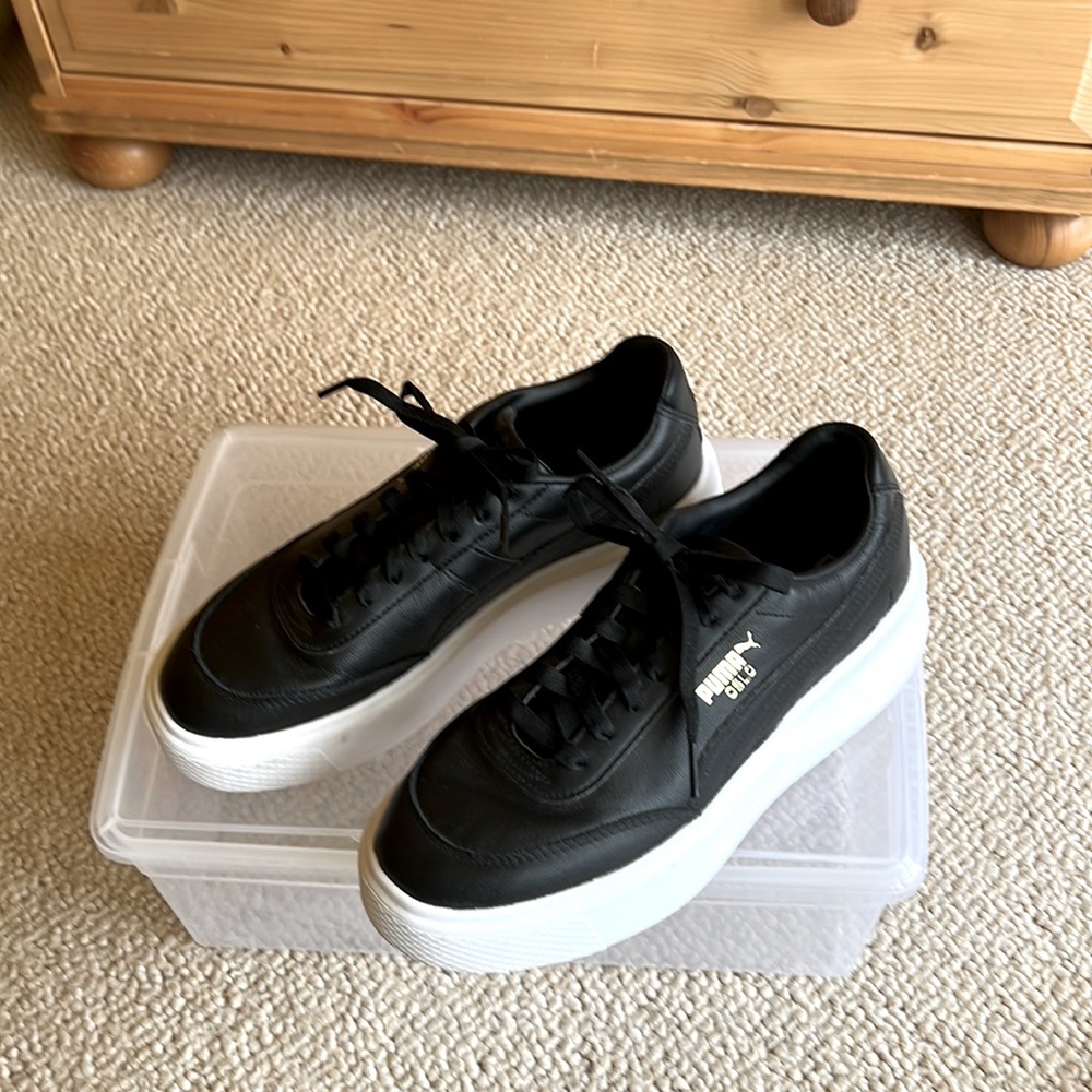 Puma NWOT Black leather platform size 10 women